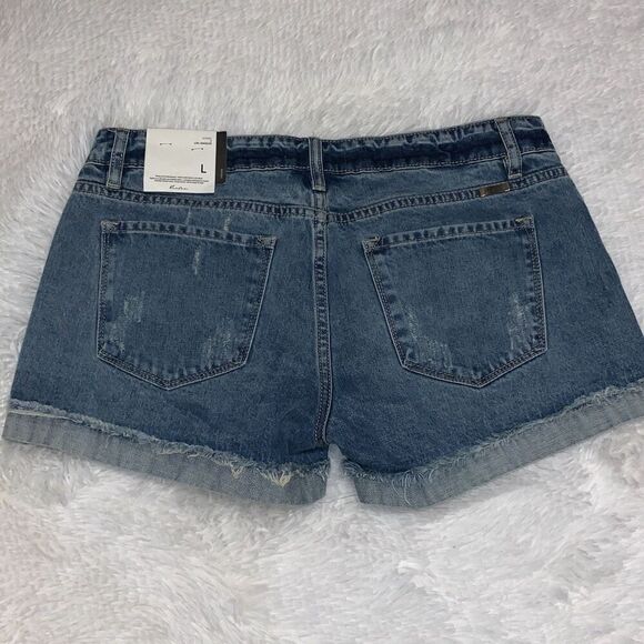 NWT Kancan Mid Rise Distressed CuffJean Shorts Size Large - Picture 4 of 9
